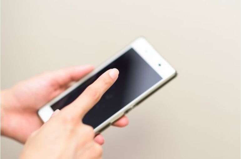 smartphone-hand